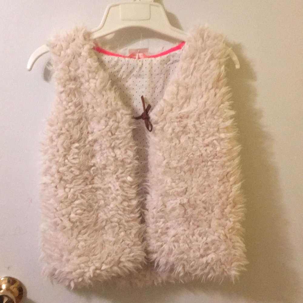 NEW WITH TAGS Girls faux fur vest